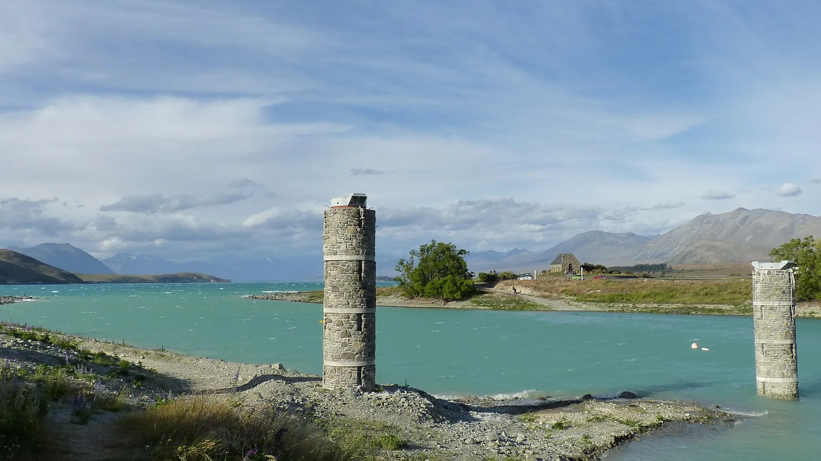 Road toward Aoraki beside Lake Pūkaki